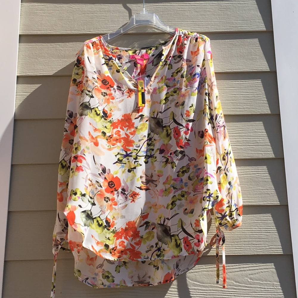 Comfy blouse, long sleeves have slits